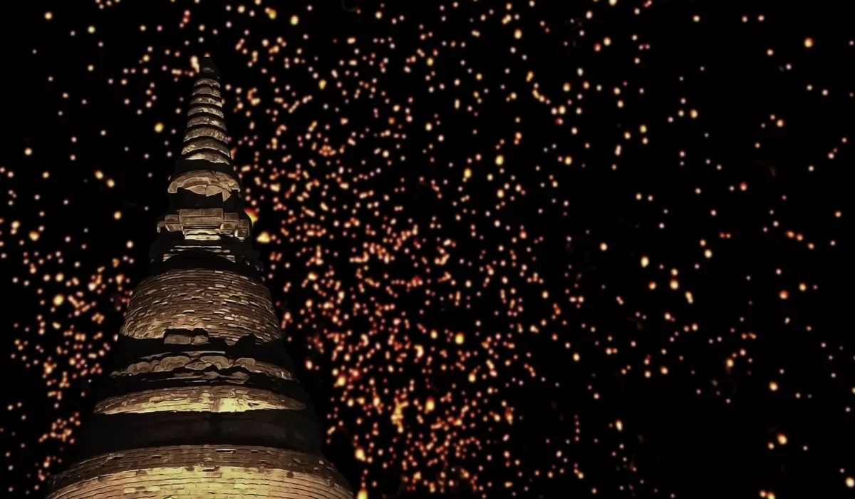 Loy Krathong vs Yi Peng 2026. Lanterns in chiang mai sky