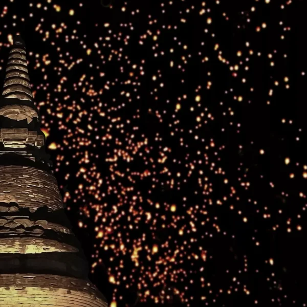 Loy Krathong vs Yi Peng 2026. Lanterns in chiang mai sky