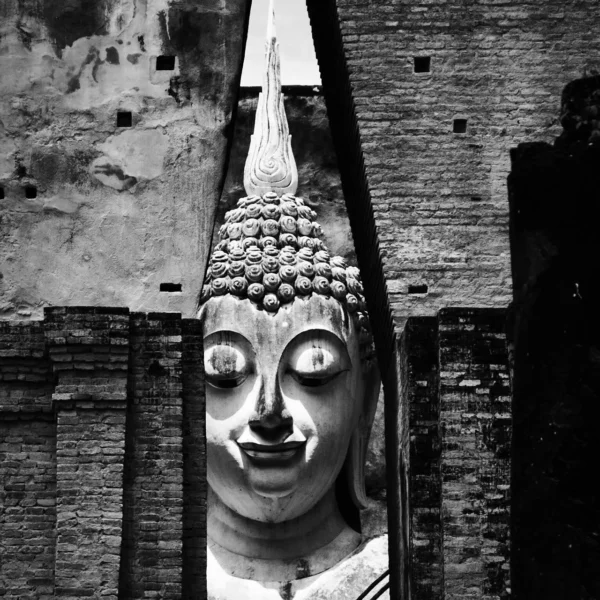phra achana in sukhothai history park